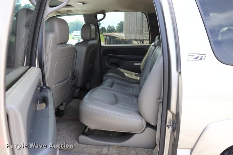 image for item DQ9393 2003 Chevrolet Suburban 1500 Z71 SUV