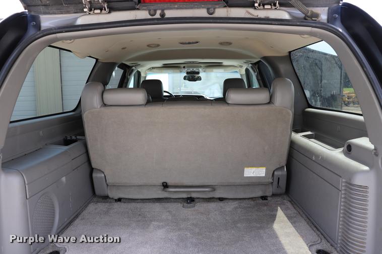 image for item DQ9393 2003 Chevrolet Suburban 1500 Z71 SUV