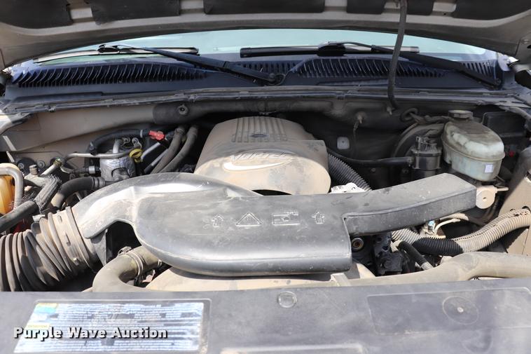 image for item DQ9393 2003 Chevrolet Suburban 1500 Z71 SUV