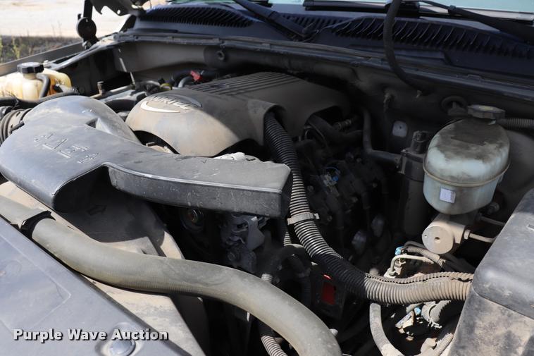 image for item DQ9393 2003 Chevrolet Suburban 1500 Z71 SUV