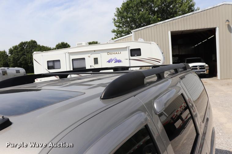 image for item DQ9393 2003 Chevrolet Suburban 1500 Z71 SUV