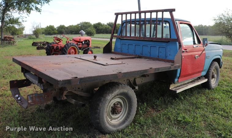 image for item DQ9413 1983 Ford F350 flatbed pickup truck
