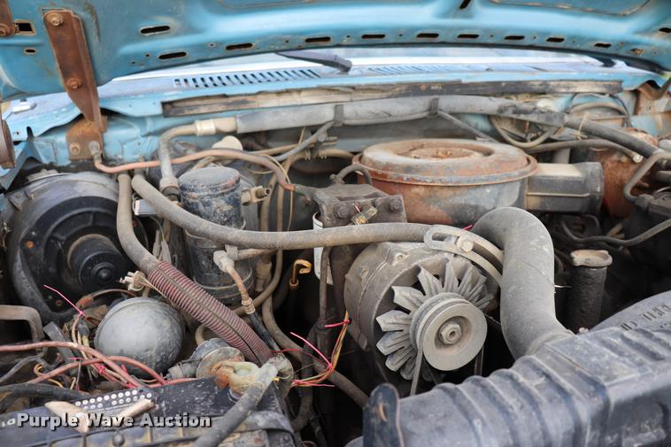 image for item DQ9413 1983 Ford F350 flatbed pickup truck