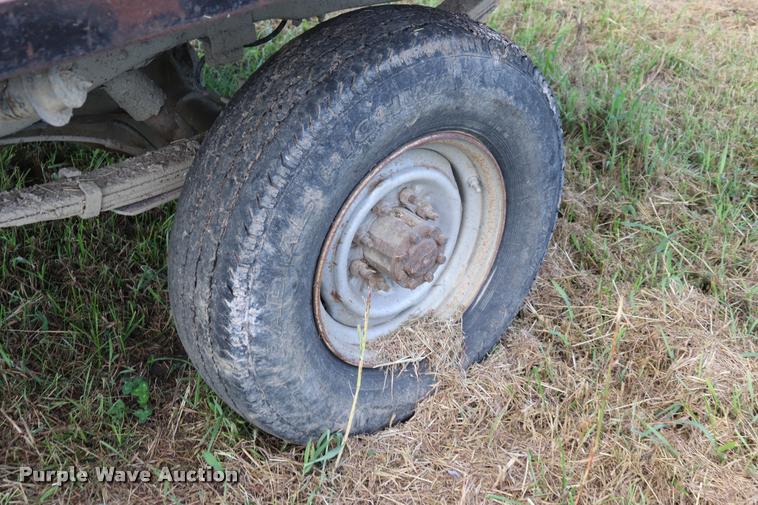 image for item DQ9413 1983 Ford F350 flatbed pickup truck