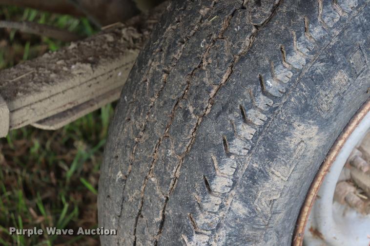 image for item DQ9413 1983 Ford F350 flatbed pickup truck