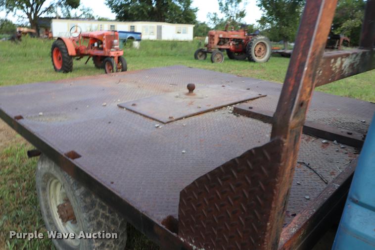 image for item DQ9413 1983 Ford F350 flatbed pickup truck