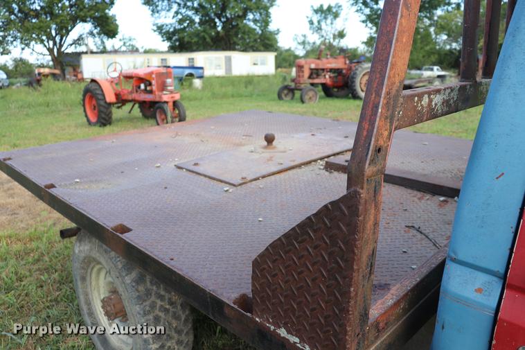 image for item DQ9413 1983 Ford F350 flatbed pickup truck