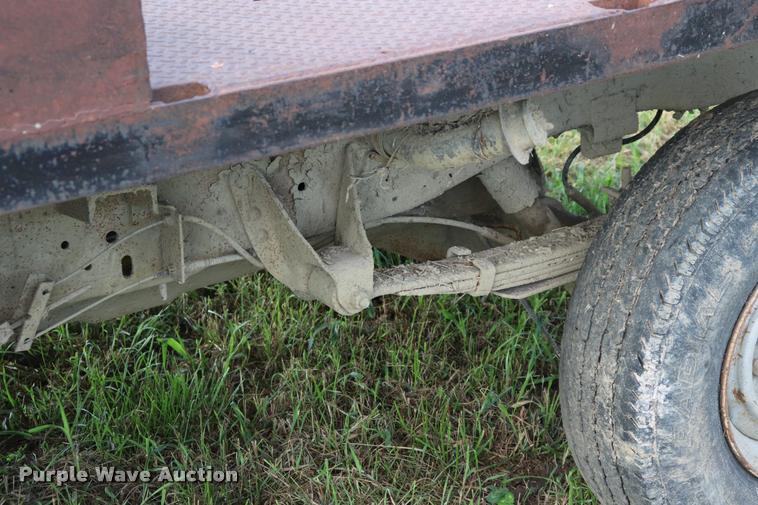 image for item DQ9413 1983 Ford F350 flatbed pickup truck