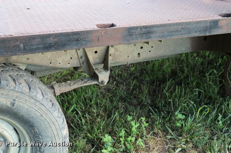 image for item DQ9413 1983 Ford F350 flatbed pickup truck