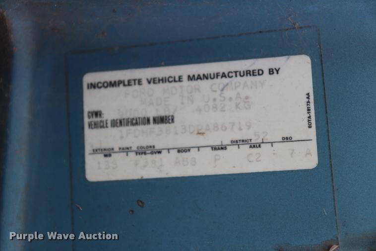 image for item DQ9413 1983 Ford F350 flatbed pickup truck