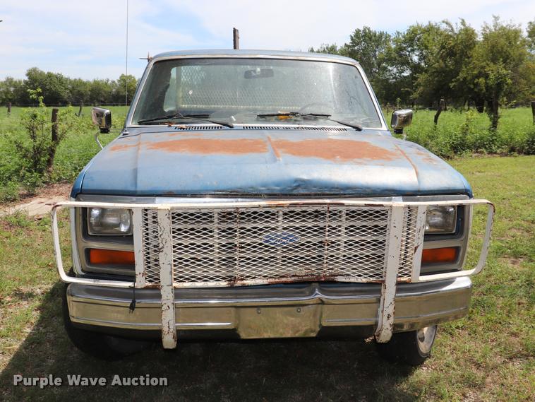 image for item DQ9417 1984 Ford F250 pickup truck