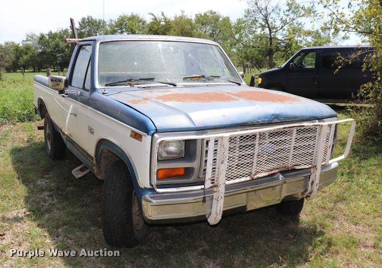 image for item DQ9417 1984 Ford F250 pickup truck