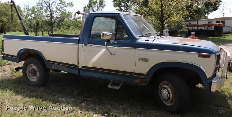 image for item DQ9417 1984 Ford F250 pickup truck