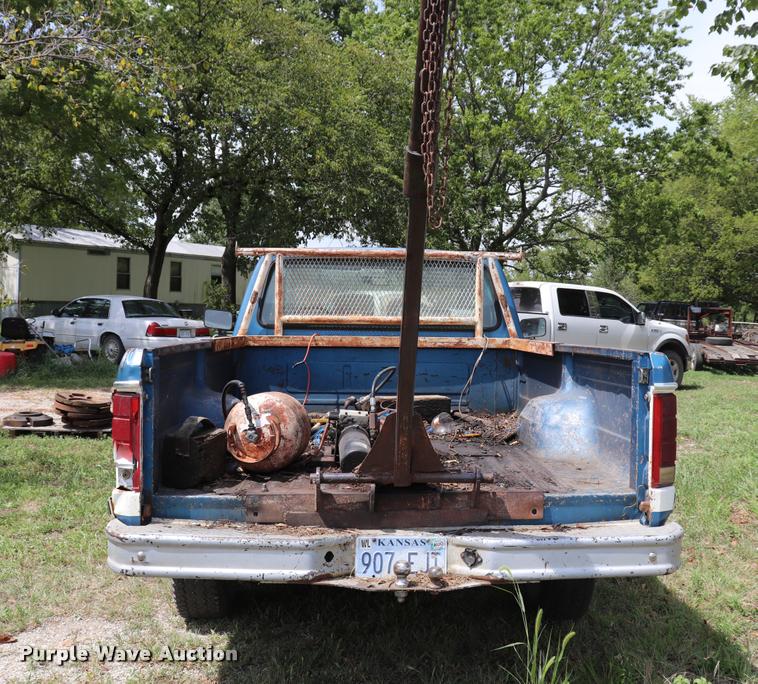 image for item DQ9417 1984 Ford F250 pickup truck