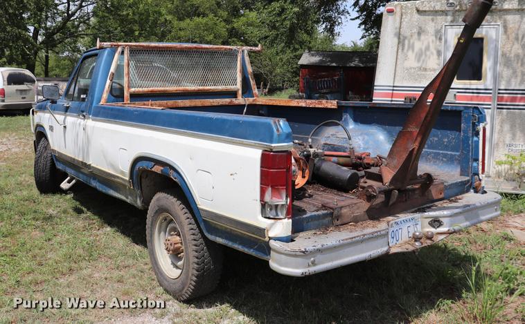 image for item DQ9417 1984 Ford F250 pickup truck