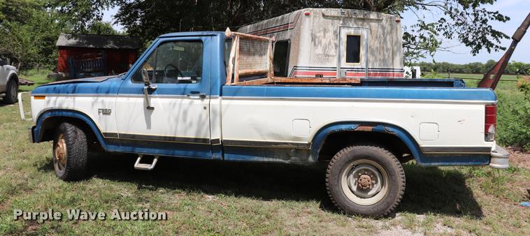 image for item DQ9417 1984 Ford F250 pickup truck