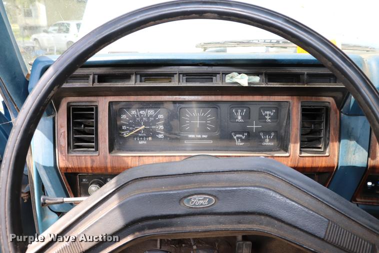 image for item DQ9417 1984 Ford F250 pickup truck