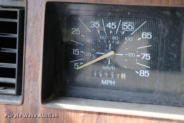 image for item DQ9417 1984 Ford F250 pickup truck