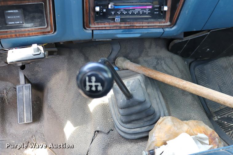 image for item DQ9417 1984 Ford F250 pickup truck