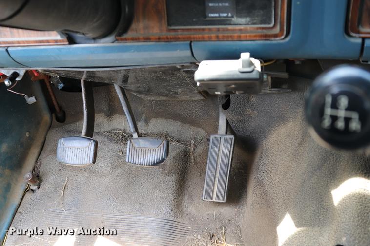 image for item DQ9417 1984 Ford F250 pickup truck