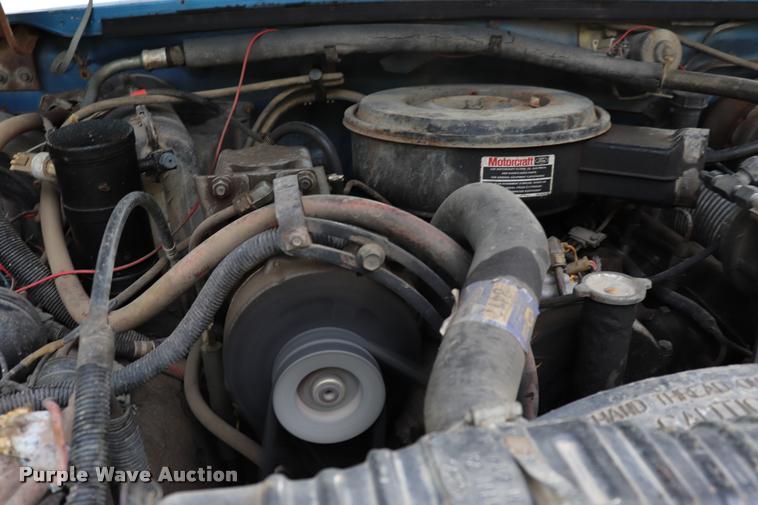 image for item DQ9417 1984 Ford F250 pickup truck