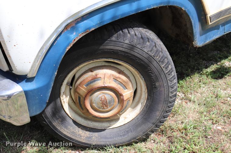 image for item DQ9417 1984 Ford F250 pickup truck