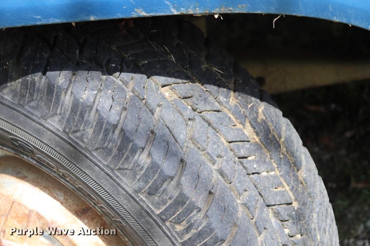 image for item DQ9417 1984 Ford F250 pickup truck