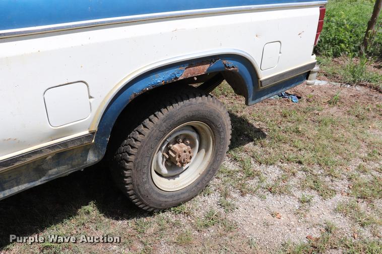 image for item DQ9417 1984 Ford F250 pickup truck