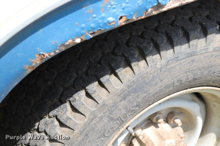 image for item DQ9417 1984 Ford F250 pickup truck