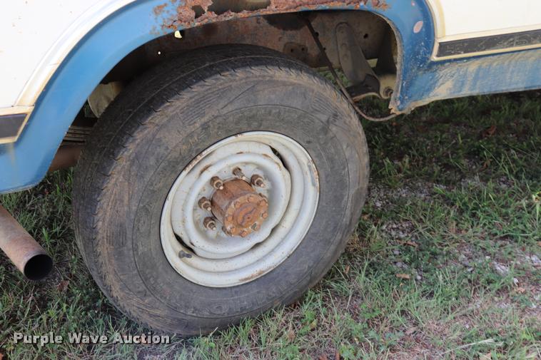 image for item DQ9417 1984 Ford F250 pickup truck