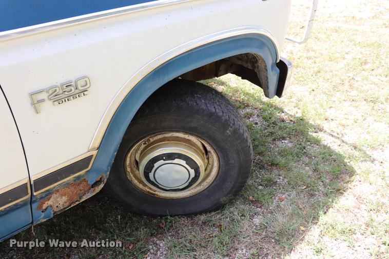 image for item DQ9417 1984 Ford F250 pickup truck