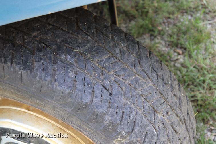 image for item DQ9417 1984 Ford F250 pickup truck