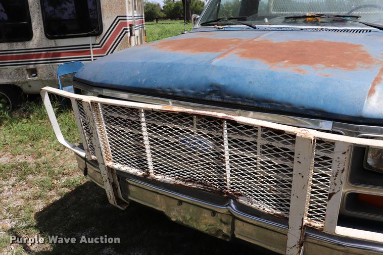 image for item DQ9417 1984 Ford F250 pickup truck