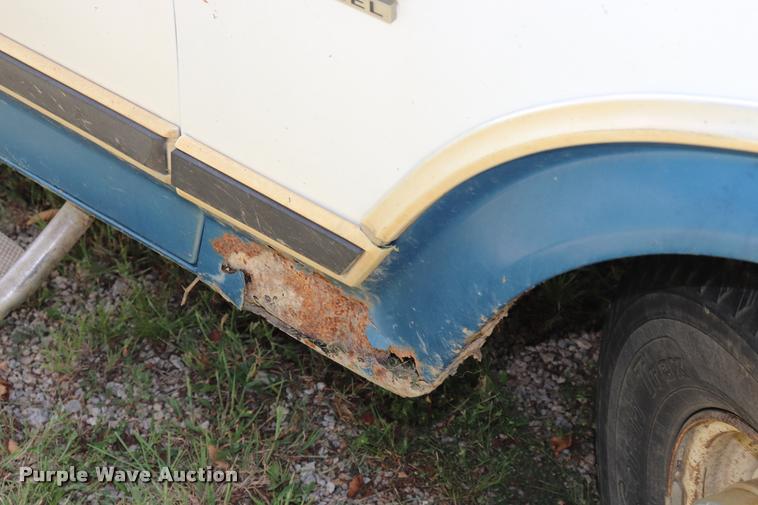 image for item DQ9417 1984 Ford F250 pickup truck