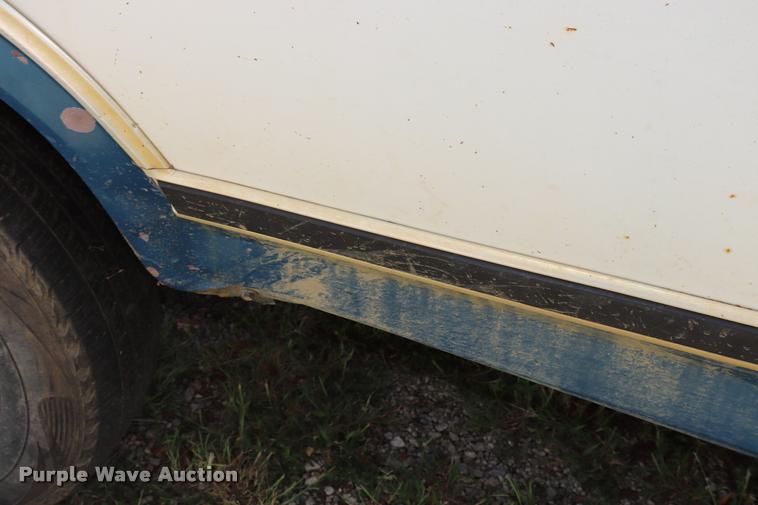 image for item DQ9417 1984 Ford F250 pickup truck