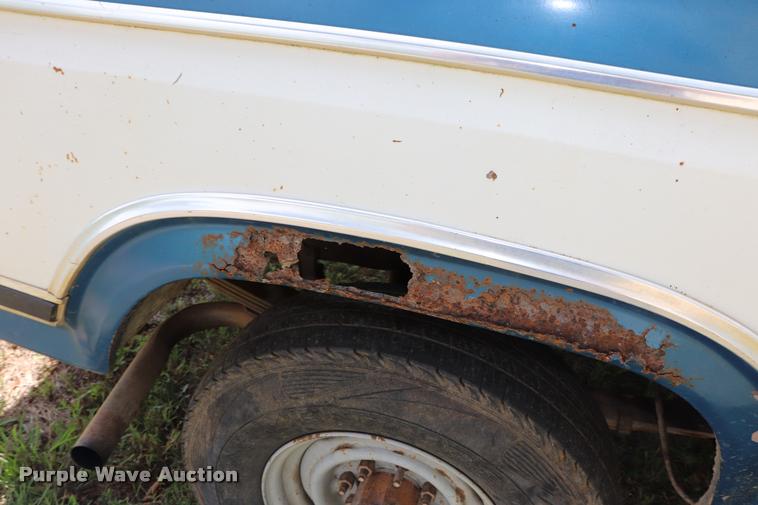image for item DQ9417 1984 Ford F250 pickup truck