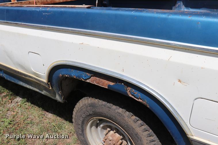 image for item DQ9417 1984 Ford F250 pickup truck