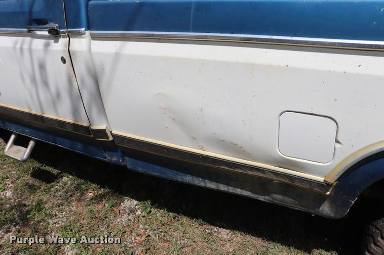 image for item DQ9417 1984 Ford F250 pickup truck
