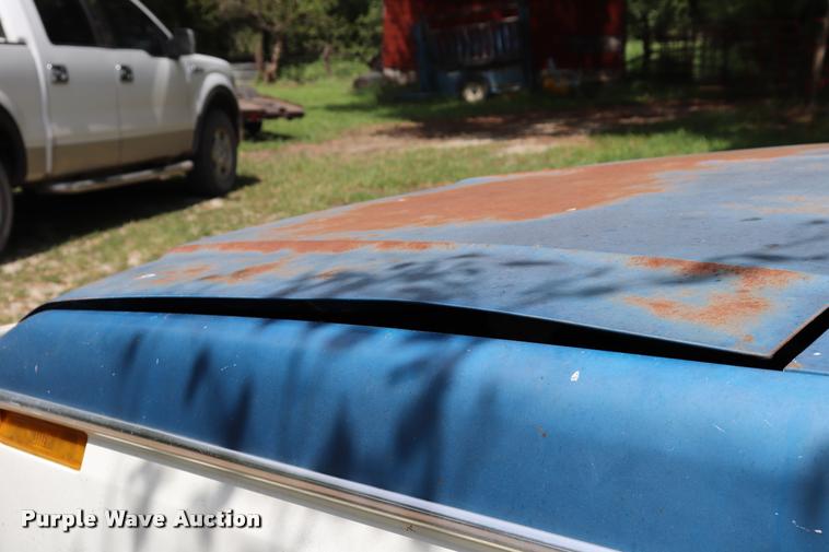 image for item DQ9417 1984 Ford F250 pickup truck