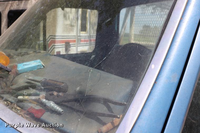 image for item DQ9417 1984 Ford F250 pickup truck