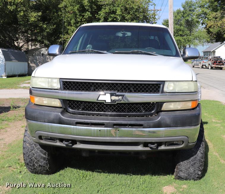 image for item DQ9422 2002 Chevrolet Silverado 2500HD LT Crew Cab pickup truck
