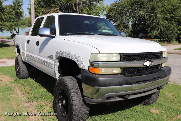 image for item DQ9422 2002 Chevrolet Silverado 2500HD LT Crew Cab pickup truck
