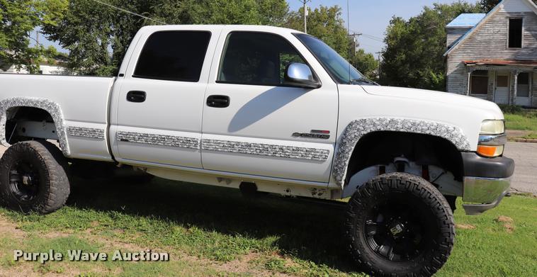 image for item DQ9422 2002 Chevrolet Silverado 2500HD LT Crew Cab pickup truck