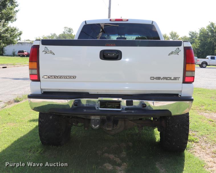 image for item DQ9422 2002 Chevrolet Silverado 2500HD LT Crew Cab pickup truck