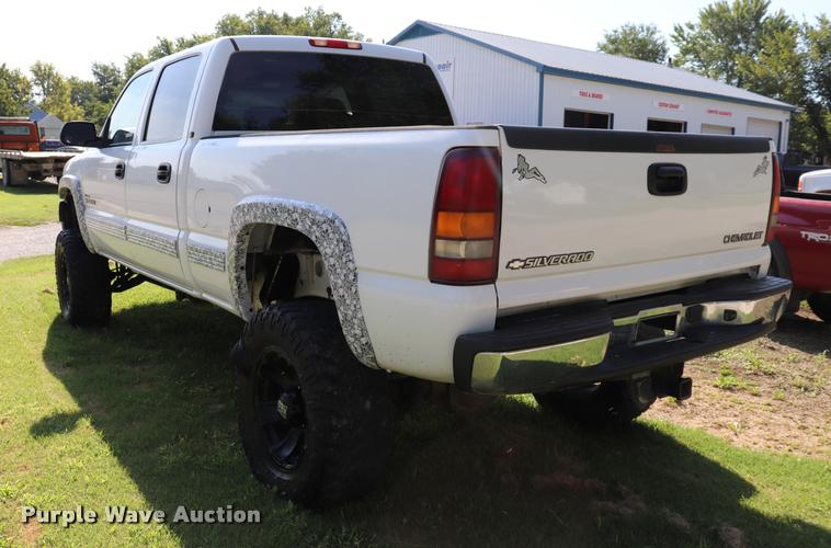 image for item DQ9422 2002 Chevrolet Silverado 2500HD LT Crew Cab pickup truck