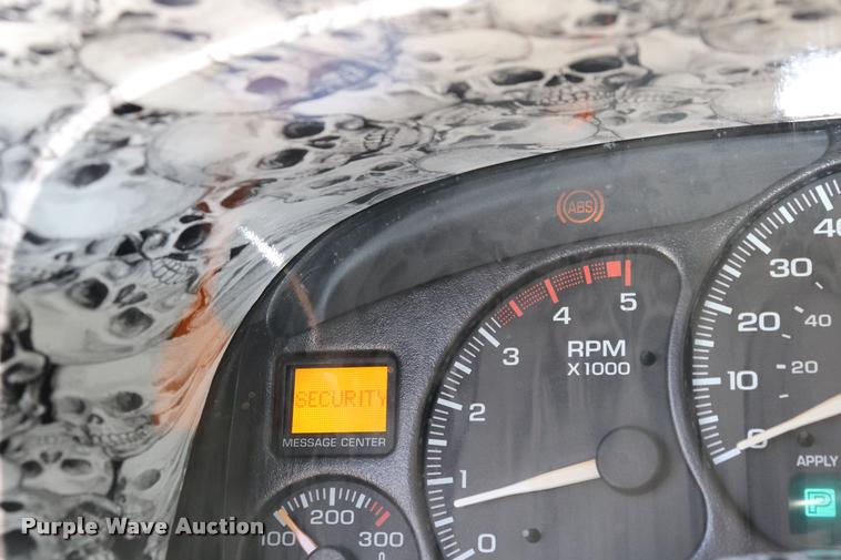 image for item DQ9422 2002 Chevrolet Silverado 2500HD LT Crew Cab pickup truck