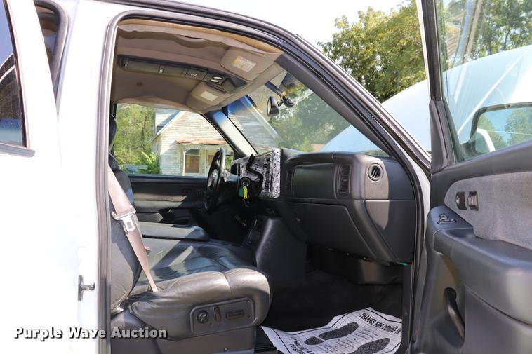 image for item DQ9422 2002 Chevrolet Silverado 2500HD LT Crew Cab pickup truck