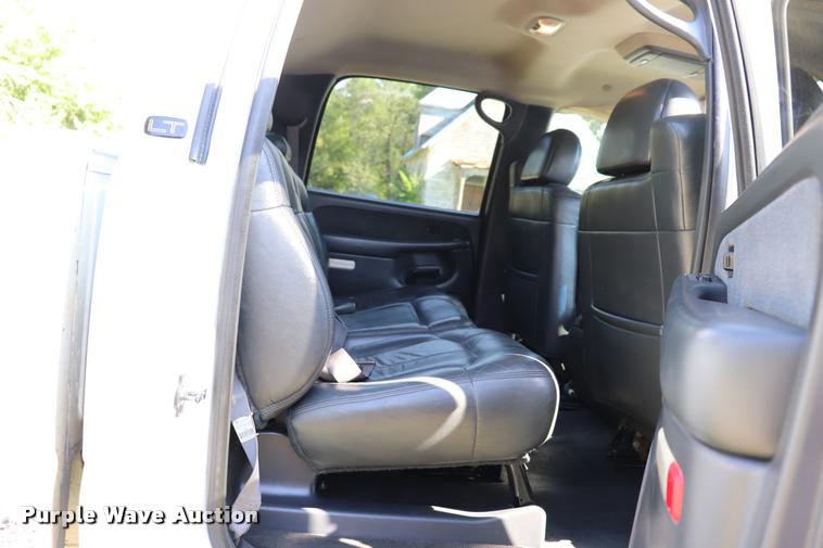 image for item DQ9422 2002 Chevrolet Silverado 2500HD LT Crew Cab pickup truck