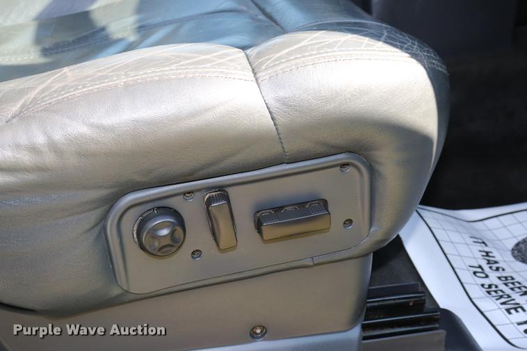 image for item DQ9422 2002 Chevrolet Silverado 2500HD LT Crew Cab pickup truck