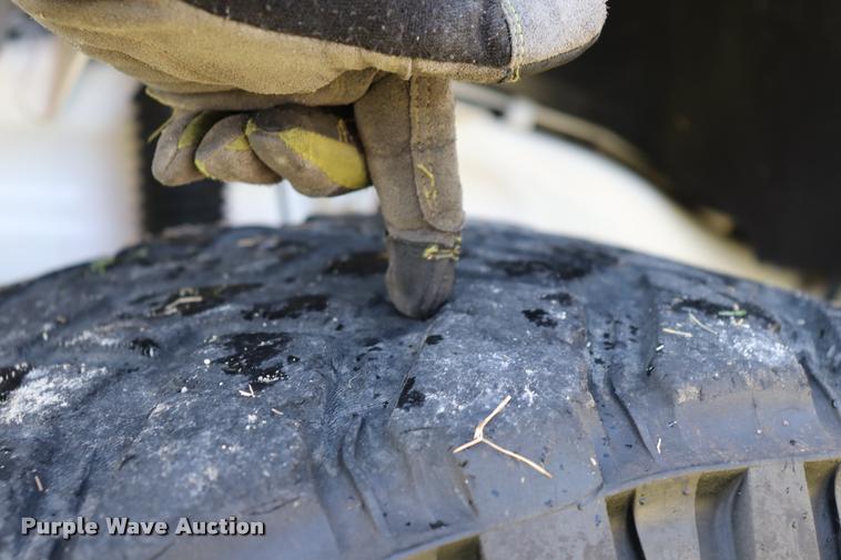 image for item DQ9422 2002 Chevrolet Silverado 2500HD LT Crew Cab pickup truck